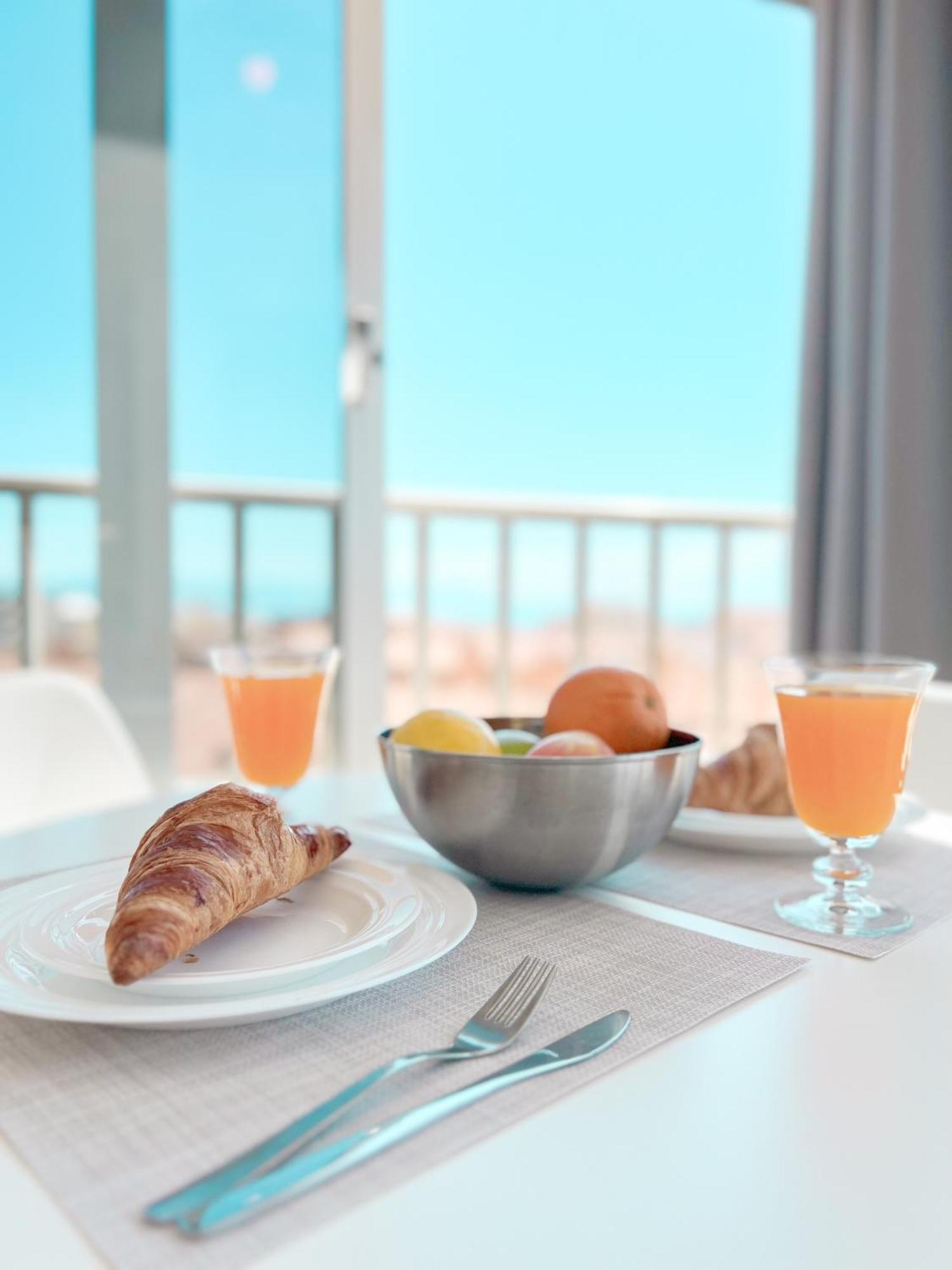 Palm Beach Aparment Sea Views توريمولينوس المظهر الخارجي الصورة