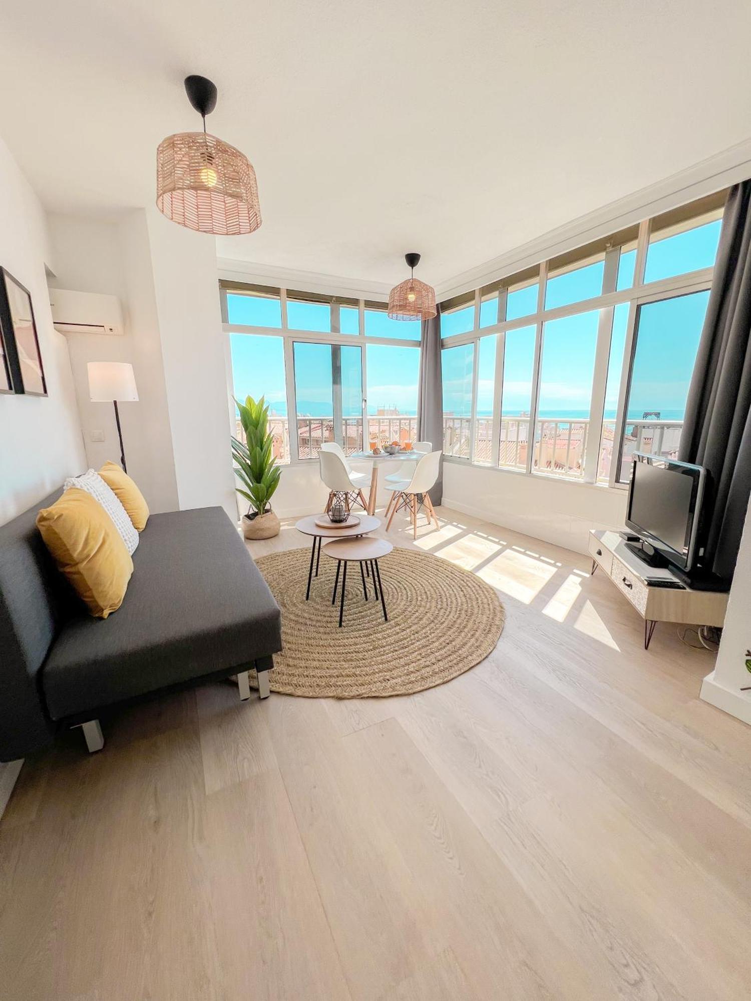 Palm Beach Aparment Sea Views توريمولينوس المظهر الخارجي الصورة