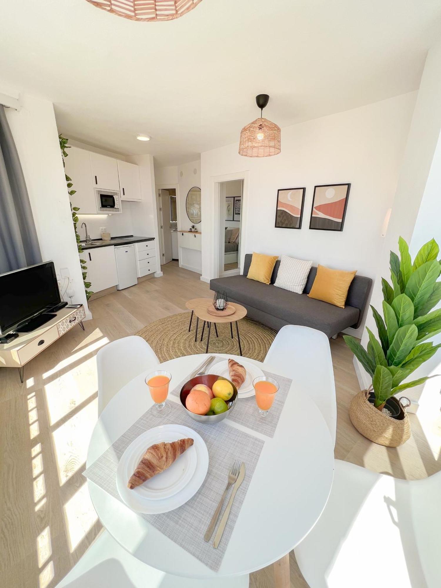 Palm Beach Aparment Sea Views توريمولينوس المظهر الخارجي الصورة