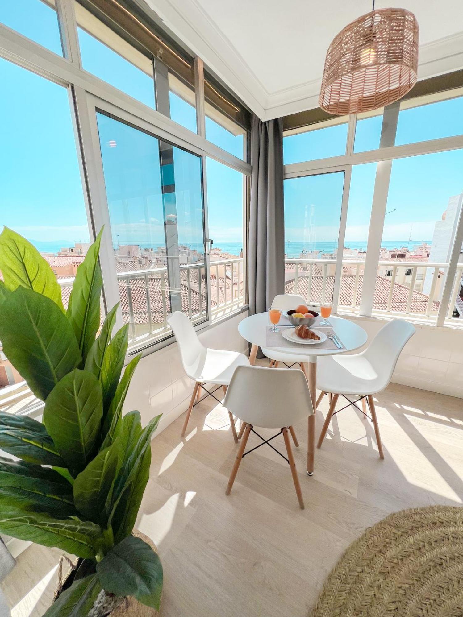 Palm Beach Aparment Sea Views توريمولينوس المظهر الخارجي الصورة